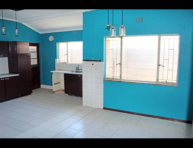 3 BEDROOM HOUSE FOR SALE IN STRAND CENTRAL